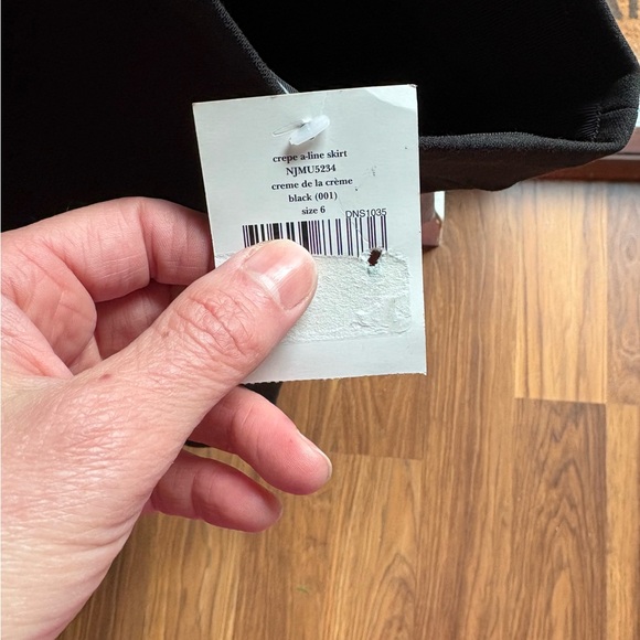 Elegant Black Women's Skirt - Picture 3 of 12